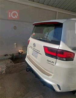 تۆیۆتا لاند کروزەر